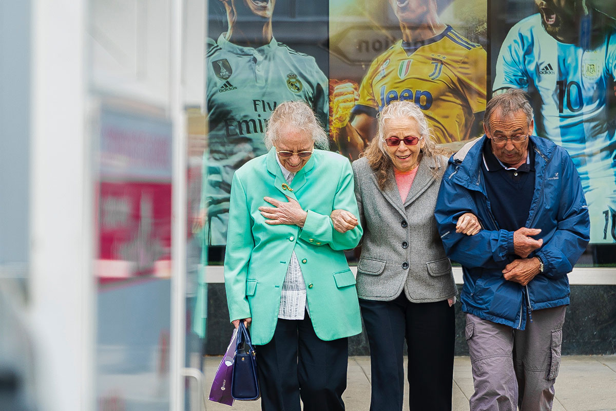 philippe-leone-670747-unsplash_web Senior Citizens Helping Each Other Walk